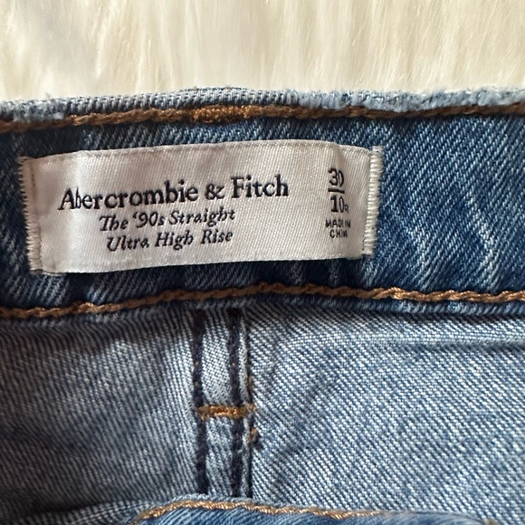 Abercrombie & Fitch The 90’s Straight Ultra High Rise Distressed Jeans Size 30 - Picture 8 of 8